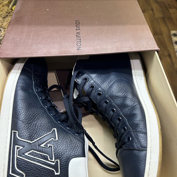 Louis Vuitton sneakers size 12 - Picture 4 of 16